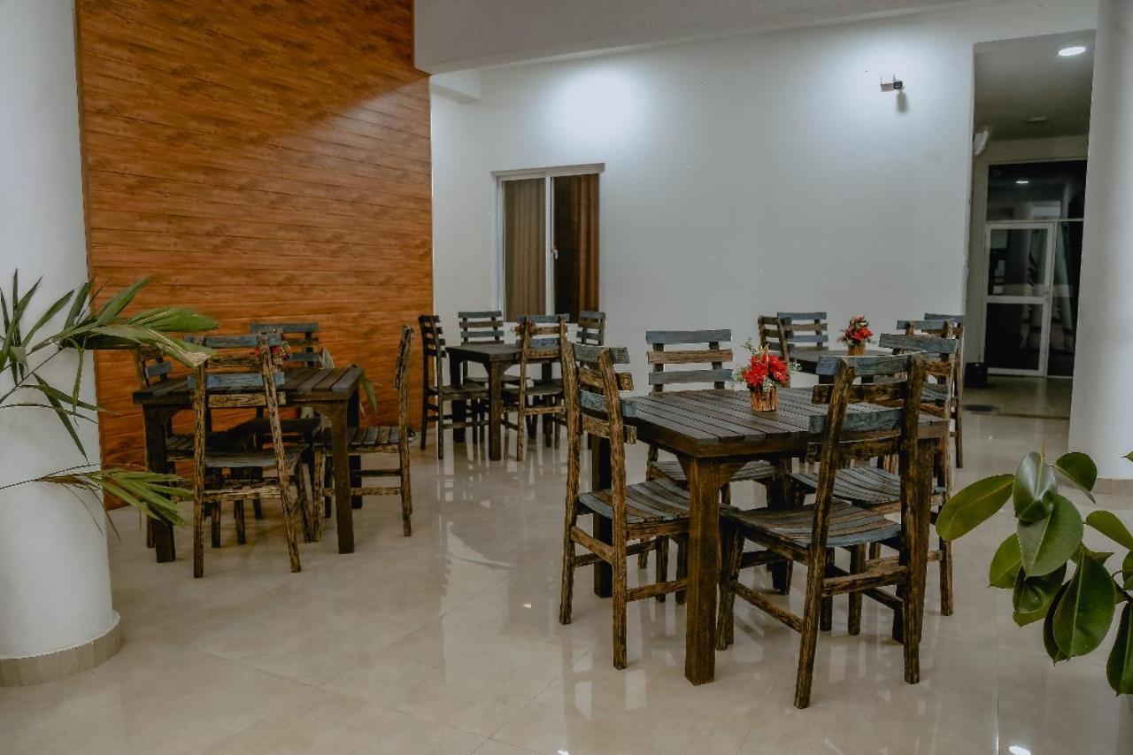 Lucky Transit Hotel - Katunayake Airport Екстериор снимка