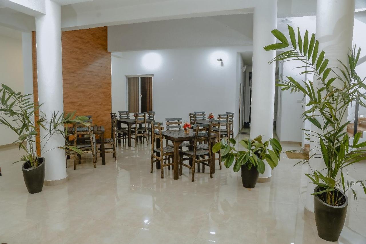 Lucky Transit Hotel - Katunayake Airport Екстериор снимка