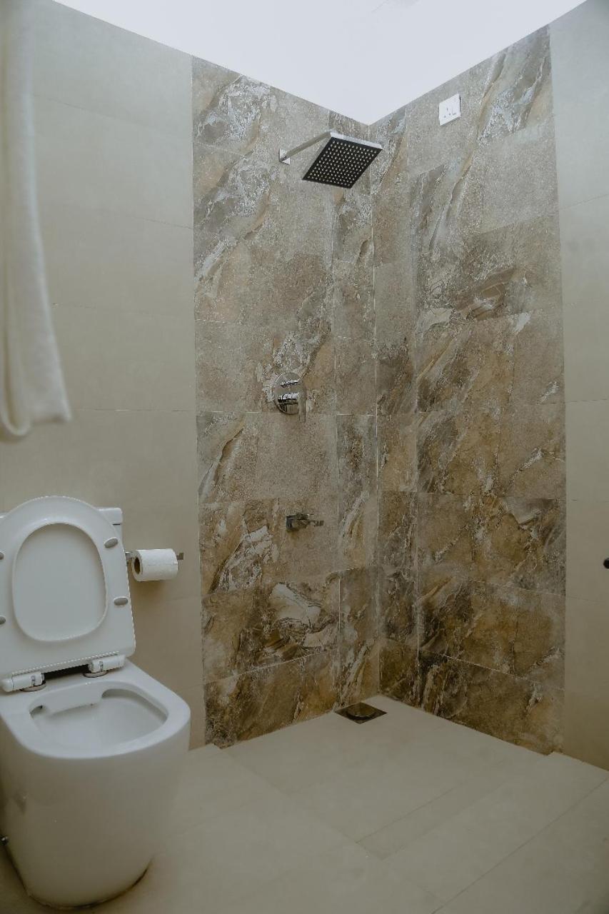 Lucky Transit Hotel - Katunayake Airport Екстериор снимка