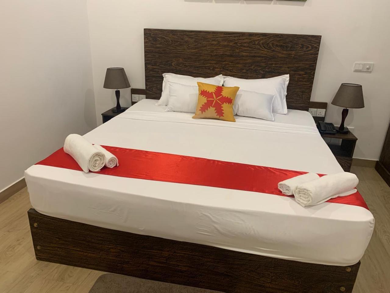 Lucky Transit Hotel - Katunayake Airport Екстериор снимка
